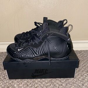CDG x NIKE Air Foamposite Size 10